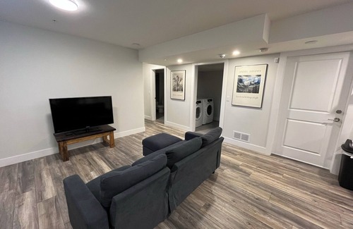 Maple Ridge House | Cozy Guest suite in the heart of Maple Ridge (Pet Friendly!)
