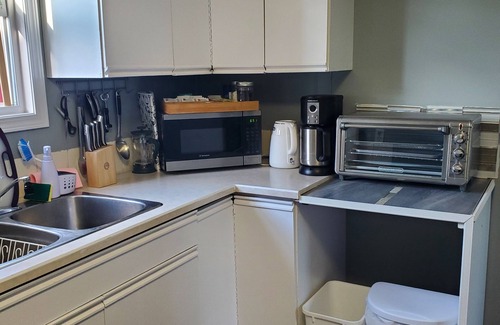 Southwest Mission House | Cozy Guest Suite Kelowna
