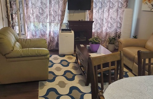 Southwest Mission House | Cozy Guest Suite Kelowna