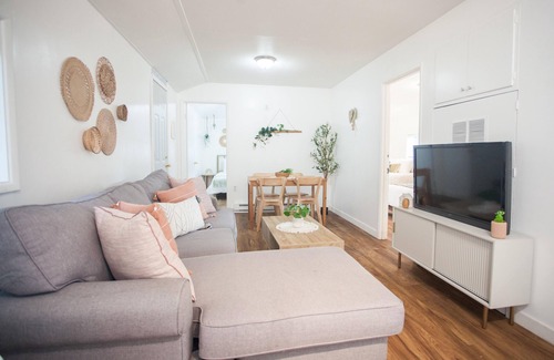 Bethel-Danebo House | Cozy Guesthouse Close to Parks, 20 min to U of O , 8 min to Airport