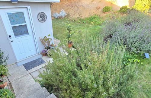 Vallejo House | Cozy Guesthouse/Garden Hideaway Retreat, Private Entrance, Safe and Quiet Area