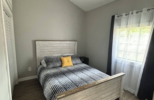 Spring Lake House | Cozy Guesthouse in Orlando, Florida! Convenience and comfort!