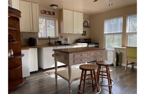 Placerville House | Cozy Guesthouse on 5 acres