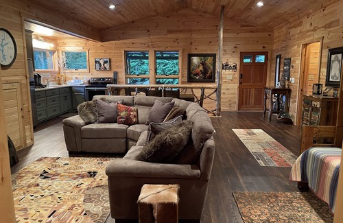 Clayton Cabin | Cozy guesthouse with beautiful Mountain View near the Tallulah River.