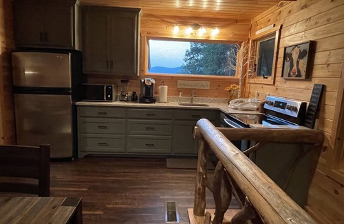 Clayton Cabin | Cozy guesthouse with beautiful Mountain View near the Tallulah River.