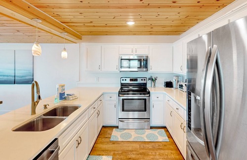Cape San Blas House | Cozy Gulf-View Beach House w/Foosball, Patio, AC & Washer/Dryer – Pets Welcome!