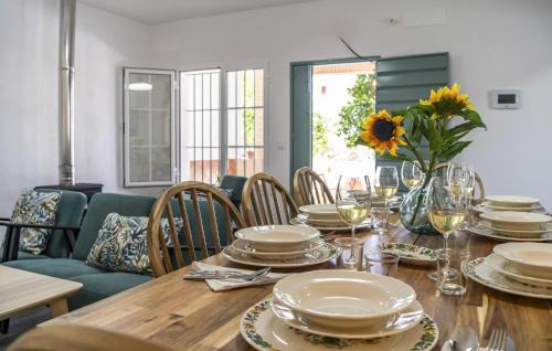 Villanueva del Rio y Minas House | Cozy Home In Villanueva Del Río Y M
