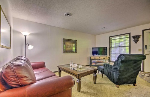 Hallsville Apartment | Cozy Hallsville Apartment with Shared Hot Tub!