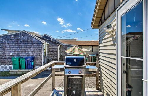 Hampton House | Cozy Hampton Cottage - Walk to Beaches and Marina!