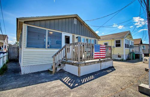 Hampton House | Cozy Hampton Cottage - Walk to Beaches and Marina!