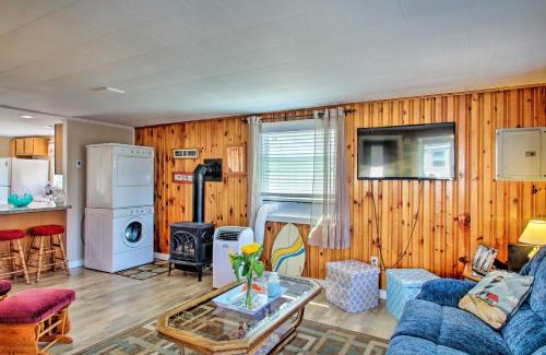 Hampton House | Cozy Hampton Cottage - Walk to Beaches and Marina!