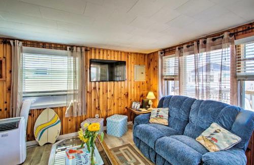Hampton House | Cozy Hampton Cottage - Walk to Beaches and Marina!
