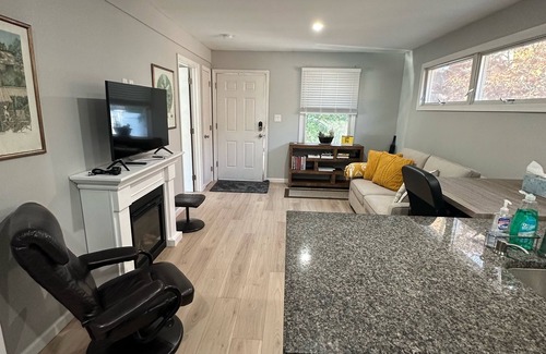 East Quogue Apartment | Cozy Hamptons Getaway. 10 Minute Walk to bay