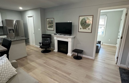 East Quogue Apartment | Cozy Hamptons Getaway. 10 Minute Walk to bay