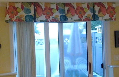 Niantic House | Cozy, happy, art-filled beach house available July 25th until August 8th, 2025