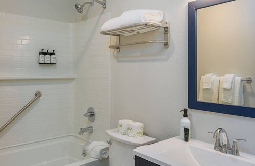 Rosario Hotel | Cozy Harborside Stay | Secluded Orcas Island Getaway- Harborside 2353