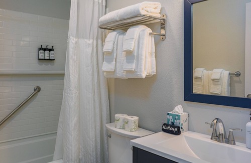 Rosario Hotel | Cozy Harborside Stay | Secluded Orcas Island Getaway- Harborside 2442