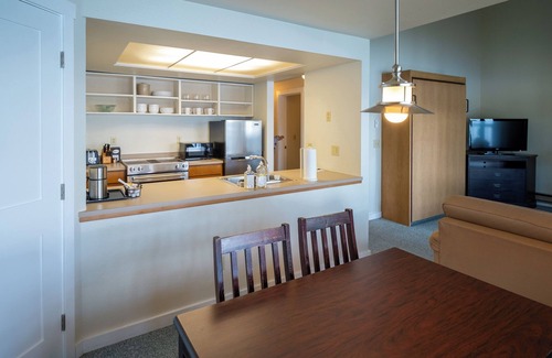 Rosario Hotel | Cozy Harborside Stay | Secluded Orcas Island Getaway- Harborside 2460