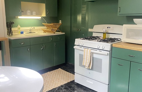 East Midtown House | Cozy Haven in the Heart of Memphis! Cute Victorian Duplex with Fenced Backyard