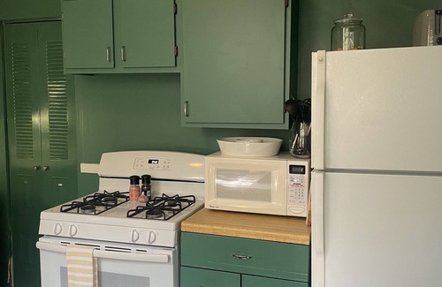 East Midtown House | Cozy Haven in the Heart of Memphis! Cute Victorian Duplex with Fenced Backyard