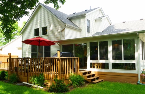 South Bend House | Cozy haven near ND - 4 Bedroom Getaway!