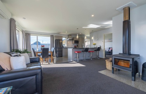 Te Anau House | Cozy Haven - Te Anau Holiday Home