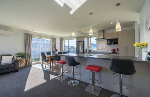 Te Anau House | Cozy Haven - Te Anau Holiday Home