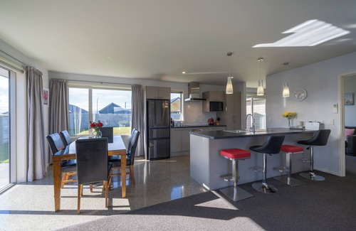 Te Anau House | Cozy Haven - Te Anau Holiday Home