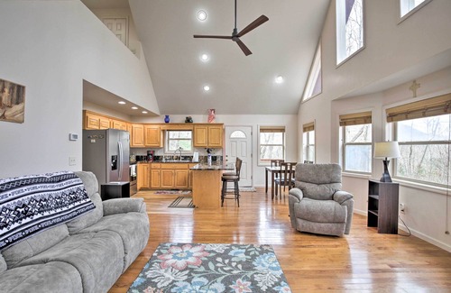 Hayesville Cabin | Cozy Hayesville Retreat w/Deck & Mtn Views!