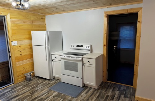 Waters Cabin | Cozy Heart Lake Cabin Gaylord MI