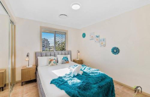 Springfield Lakes Villa | Cozy Heaven Treeview House for Dream Trip