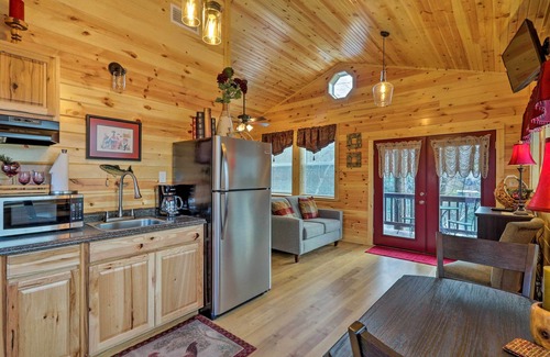 Wilburn Apartment | Cozy Heber Springs Cabin w/Deck & Dock!