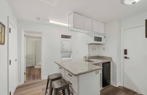 North Northwest Pensacola Cottage | Cozy Hencye 3 Near Uwf, Hospital & Pensacola Beach