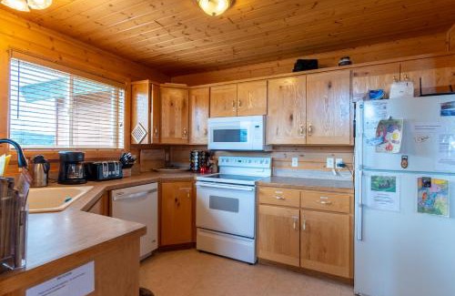 Island Park House | Cozy Henrys Lake Escape - 20 Miles to Yellowstone!