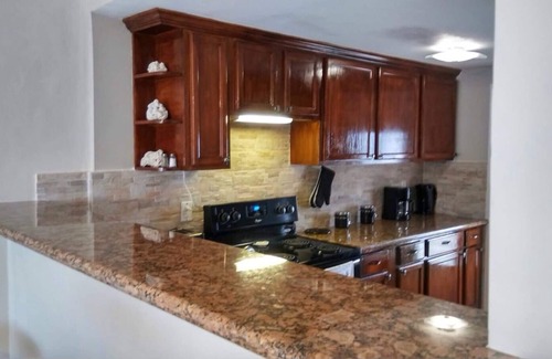 Bahamia West Condo | Cozy Hideaway — 10min walk to the best beach in Freeport Bahamas!