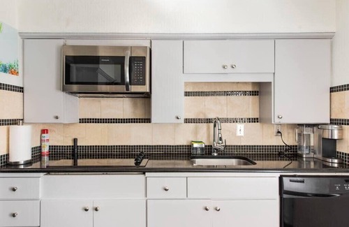 North Dallas Condo | Cozy Hideaway, Central Location, Modern Elegance