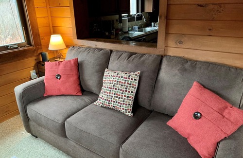 Mount Holly Cabin | Cozy Hideaway near Ludlow/Okemo. HOT TUB!