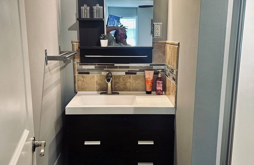 Cliftondale Apartment | Cozy Hideaway Studio 12 minutes from ATL airport for your quick Getaway or more!