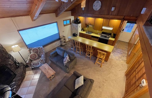 Sisters Cabin | Cozy Hideaway w/outdoor living and hot tub! Close to skiing and hiking.