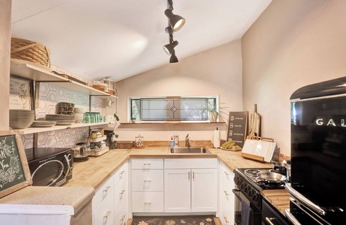 High Springs House | Cozy High Springs Retreat Near Blue Springs, Renovated Pet-Friendly Backyard!