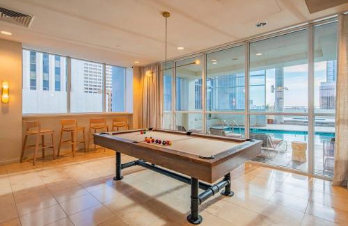 Downtown Phoenix Apartment | Cozy HighRise 23th Flr,Gym,Parking,Pool,W-D,Golf