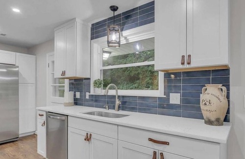 Cave Spring House | Cozy, hiking, fishing, kayaking, biking