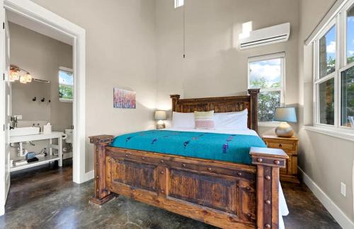 Dripping Springs House | Cozy Hill Country Cottage Rental for Romantic Weekend Getaways from Austin