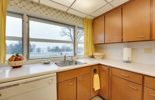 Hillsdale House | Cozy Hillsdale Home ~ 1 Mi to Baw Beese Lake!