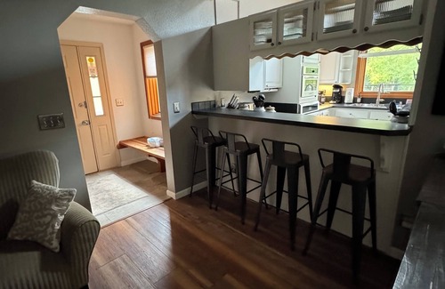 Rabbit Creek House | COZY HILLSIDE HOME WITH A BEAUTIFUL DECK, FIRE PIT, SAUNA & PLENTY OF PARKING