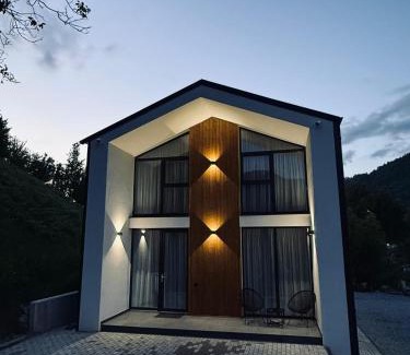 Borsa House | Cozy HillSide