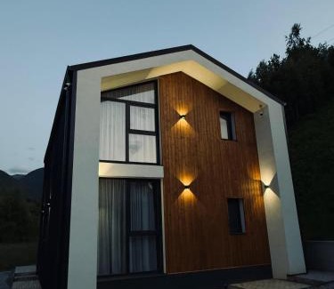 Borsa House | Cozy HillSide