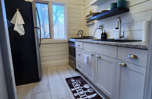 Hastings Highlands Cabin | Cozy Hilltop Cabin - 10 minutes to Bancroft