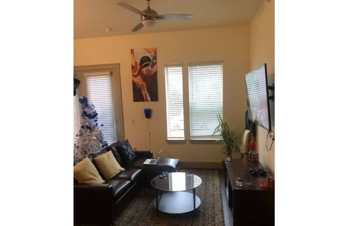 Allandale Apartment | Cozy Hip Crib