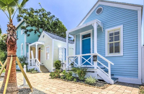 San Jacinto House | Cozy Historic Beach Cottage II